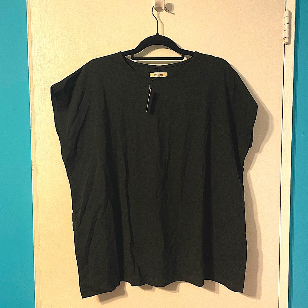 New, Never worn, Madewell Plus Shoulder Tee Size 1X in True Black!